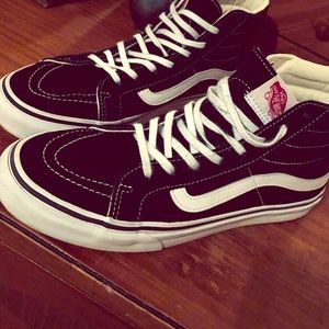 Black Sk8 Hi Vans
